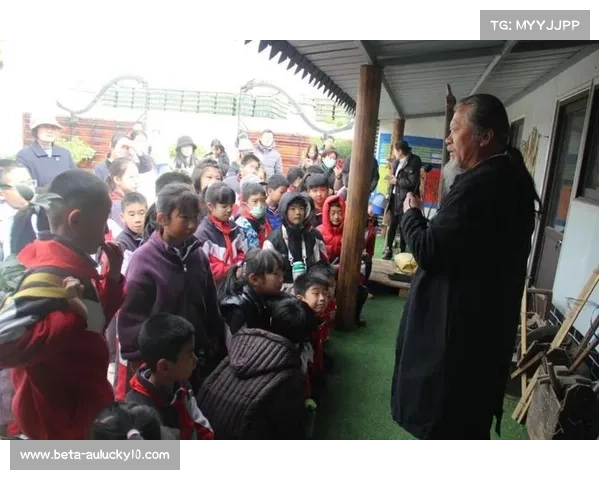 杨桥镇射箭非遗工坊走进小学课堂 传承传统弓箭制作技艺